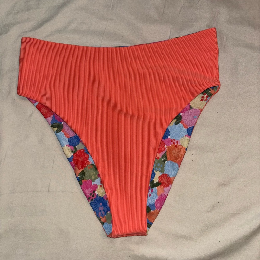 Reversible Bikini Set with High-Waist Bottom - Picture 4 of 7